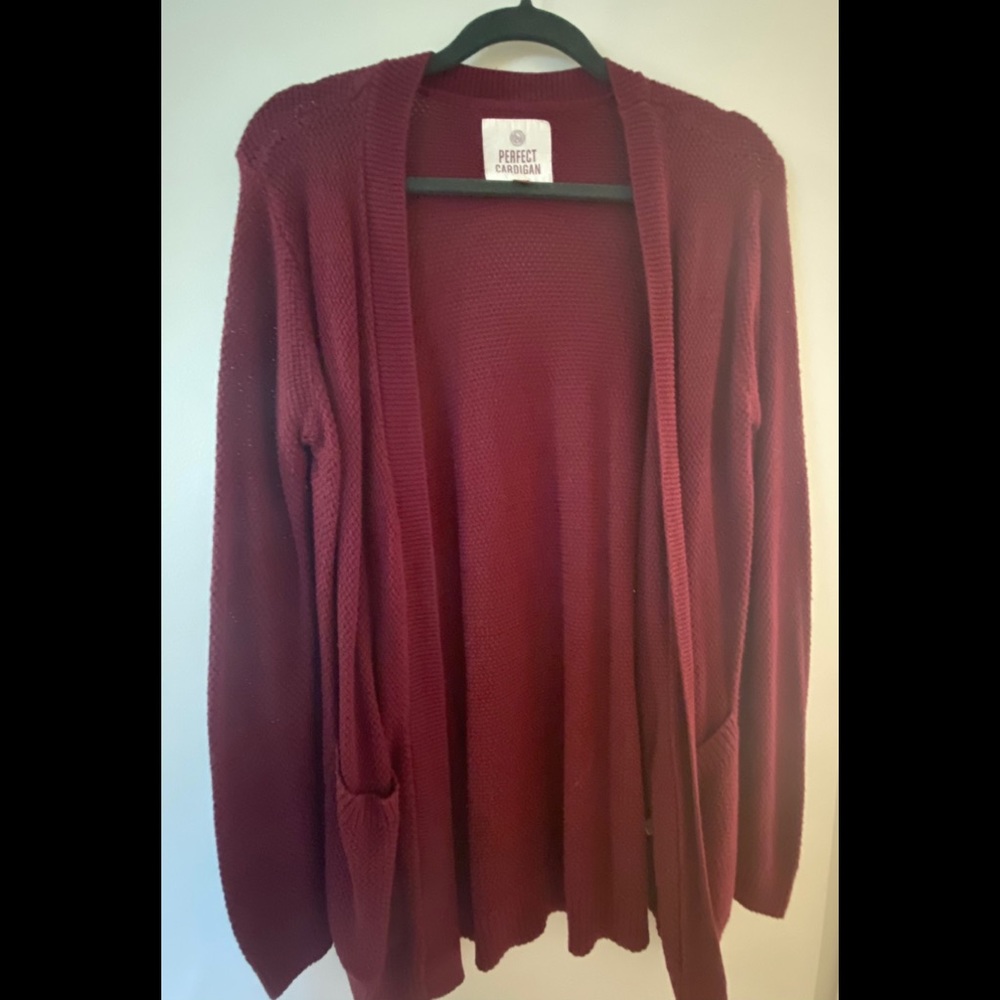 Maroon knit cardigan with pockets